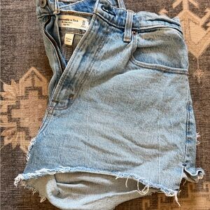 Casual Light Blue Denim Skirt with Frayed Hem